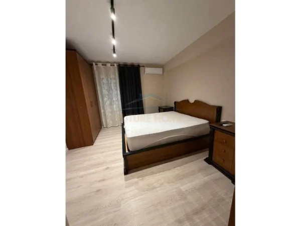 Tirane, jepet me qera apartament 2+1 , 50 m² 550 € (rruga Kongresi Manastirit)