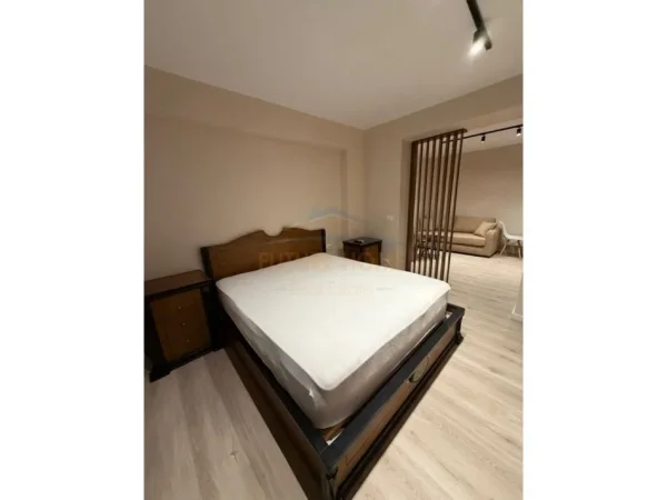 Tirane, jepet me qera apartament 2+1 , 50 m² 550 € (rruga Kongresi Manastirit)