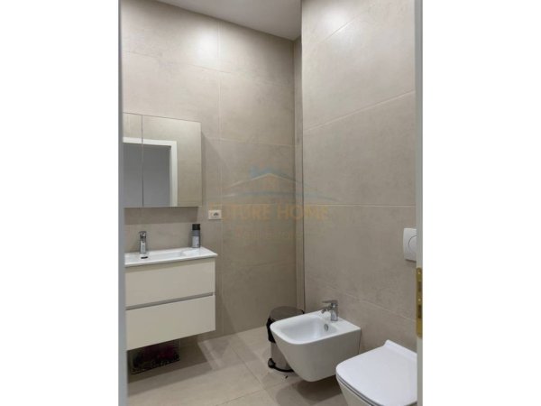 Tirane, jepet me qera zyre , 86 m² 550 € 
