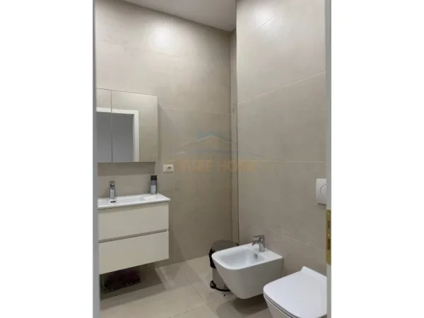 Tirane, jepet me qera zyre , 86 m² 550 € 