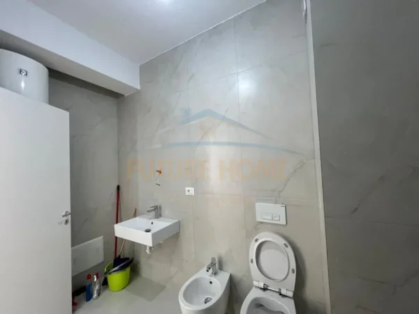Tirane, shitet apartament 1+1 Kati 3, 53 m² 83.000 € (Rezidenca OXA, fRESKU)