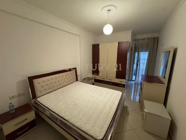 Tirane, jepet me qera apartament 2+1 Kati 4, 104 m² 530 € 