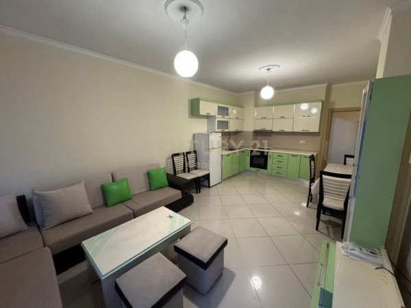 Tirane, jepet me qera apartament 2+1 Kati 4, 104 m² 530 € 