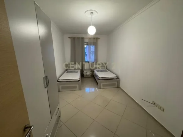 Tirane, jepet me qera apartament 2+1 Kati 4, 104 m² 530 € 