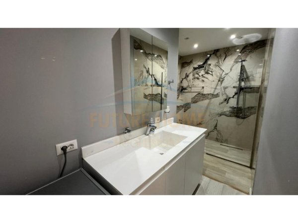 Tirane, shitet apartament 2+1+Ballkon Kati 1, 112 m² (RRUGA E BARRIKADAVE)