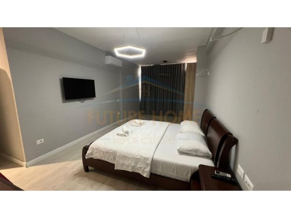 Tirane, shitet apartament 2+1+Ballkon Kati 1, 112 m² (RRUGA E BARRIKADAVE)