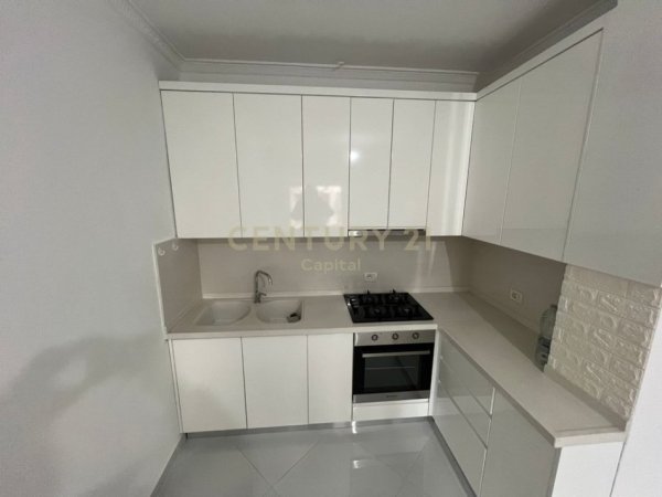 Tirane, jepet me qera apartament 2+1 Kati 2, 83 m² 630 € 