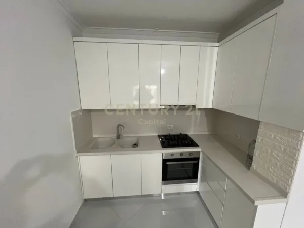 Tirane, jepet me qera apartament 2+1 Kati 2, 83 m² 630 € 