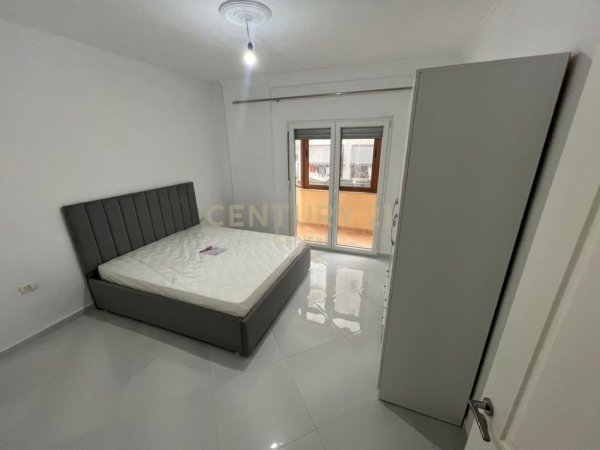 Tirane, jepet me qera apartament 2+1 Kati 2, 83 m² 630 € 