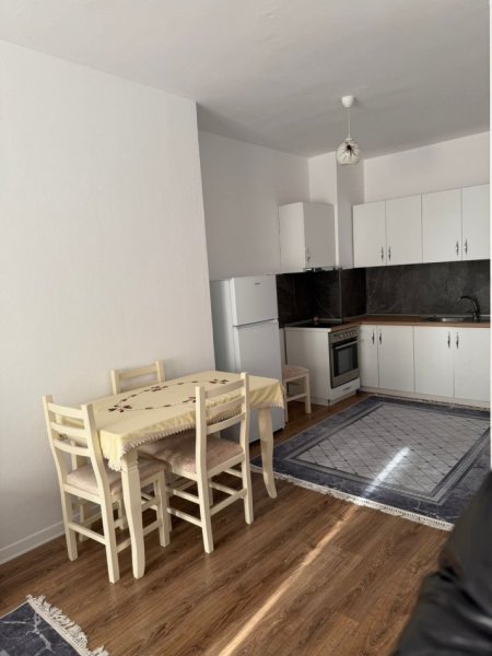 Tirane, jepet me qera apartament 3+1 Kati 2, 100 m² 515 € (RR Dritan Hoxha)