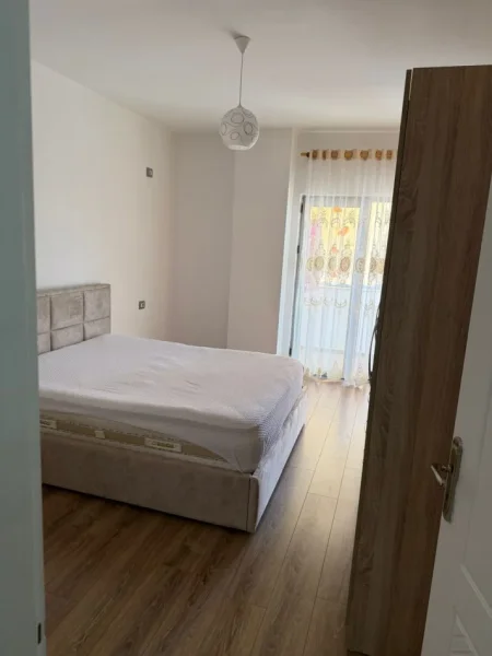 Tirane, jepet me qera apartament 3+1 Kati 2, 100 m² 515 € (RR Dritan Hoxha)