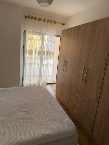 Tirane, jepet me qera apartament 3+1 Kati 2, 100 m² 515 € (RR Dritan Hoxha)
