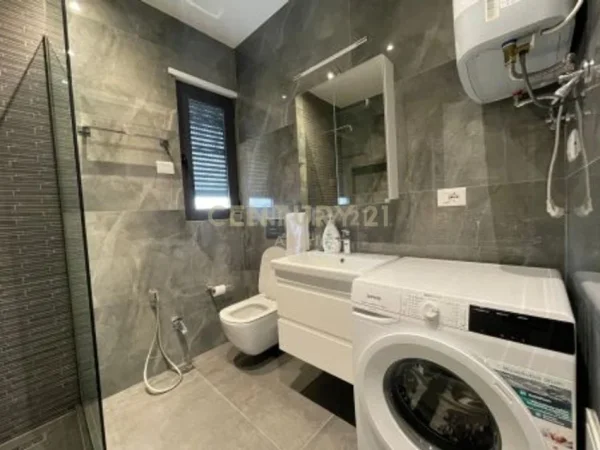 Tirane, jepet me qera apartament 1+1 Kati 5, 74 m² 550 € 