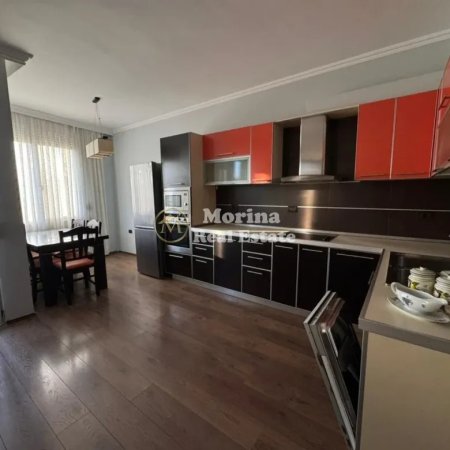 Tirane, jepet me qera apartament 2+1 Kati 8, 120 m² 800 € (Selvia)