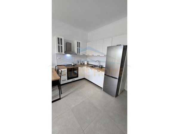 Mali Robit, shitet apartament 2+1 Kati 3, 81 m² 230.000 € (Mali i Robit, Golem)