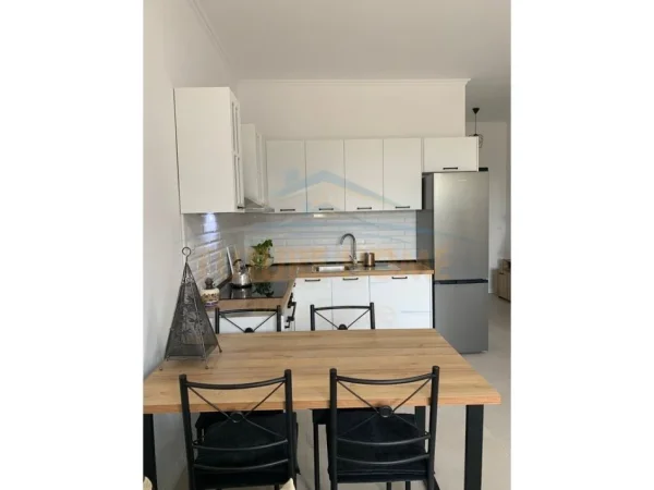 Mali Robit, shitet apartament 2+1 Kati 3, 81 m² 230.000 € (Mali i Robit, Golem)