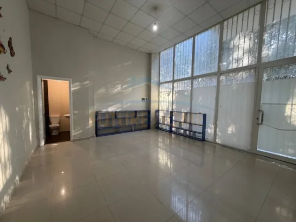 Tirane, shitet ambjent biznesi Kati 0, 59 m² 92.000 € (Rruga Shefqet Kuka, Fresk , Tiranë)