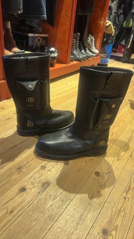 Durres, shes Cizme lekure me mbrojtese hekuri,kundra rreshkitjes oferte 125 €