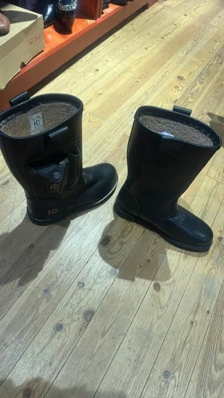 Durres, shes Cizme lekure me mbrojtese hekuri,kundra rreshkitjes oferte 125 €