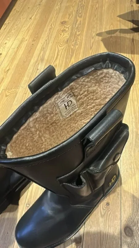 Durres, shes Cizme lekure me mbrojtese hekuri,kundra rreshkitjes oferte 125 €