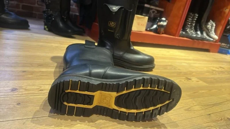 Durres, shes Cizme lekure me mbrojtese hekuri,kundra rreshkitjes oferte 125 €