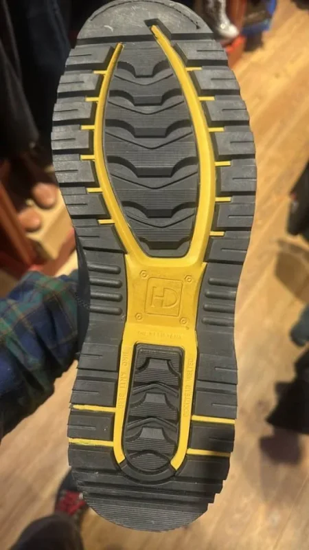 Durres, shes Cizme lekure me mbrojtese hekuri,kundra rreshkitjes oferte 125 €