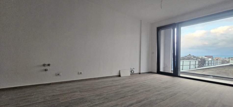 Tirane, shitet apartament 1+1+Ballkon Kati 1, 65 m² 120.000 € (Tirana Entry)