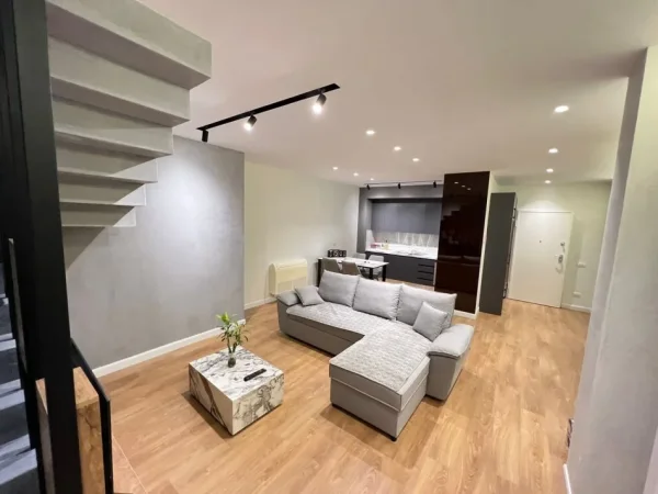 Tirane, jepet me qera apartament 2+1 Kati 7, 