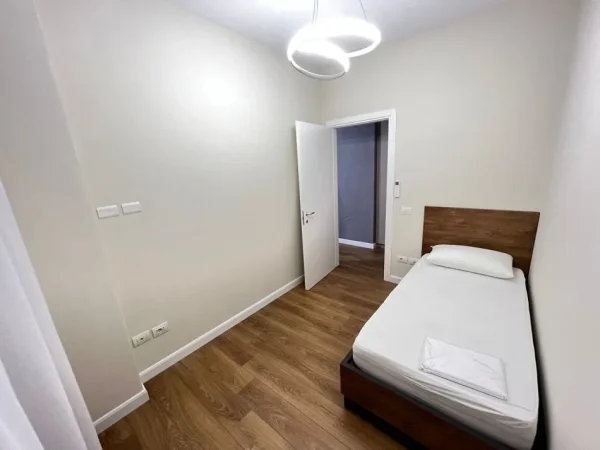 Tirane, jepet me qera apartament 2+1 Kati 7, 