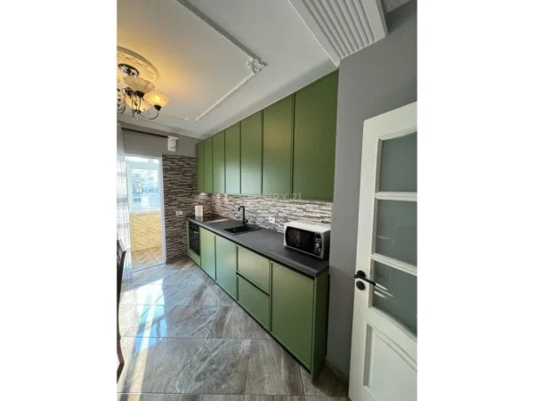 Tirane, jepet me qera apartament 2+1 Kati 4, 75 m² 850 € 