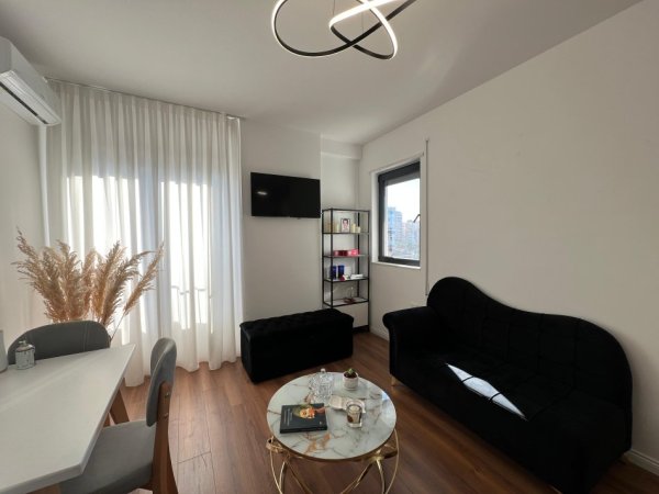 Tirane, jepet me qera apartament 1+1+Ballkon Kati 4, 57 m² 650 € (Karl Gega)