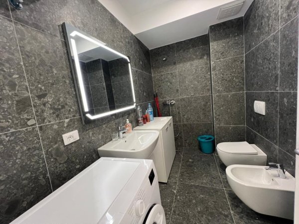 Tirane, jepet me qera apartament 1+1+Ballkon Kati 4, 57 m² 650 € (Karl Gega)