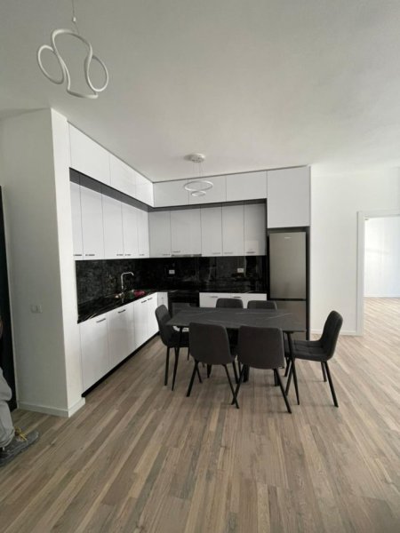 Tirane, jepet me qera apartament 3+1+Ballkon Kati 1, 116 m² 50.000 € (Univers City)