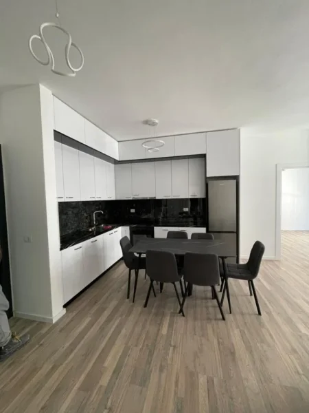 Tirane, jepet me qera apartament 3+1+Ballkon Kati 1, 116 m² 50.000 € (Univers City)