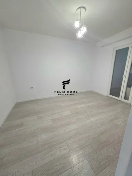 Tirane, jepet me qera zyre Kati 2, 120 m² 800 € (RRUGA E KAVAJES)