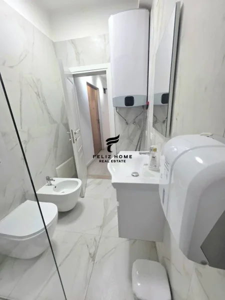 Tirane, jepet me qera zyre Kati 2, 120 m² 800 € (RRUGA E KAVAJES)