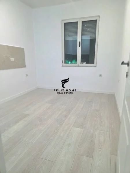 Tirane, jepet me qera zyre Kati 2, 120 m² 800 € (RRUGA E KAVAJES)
