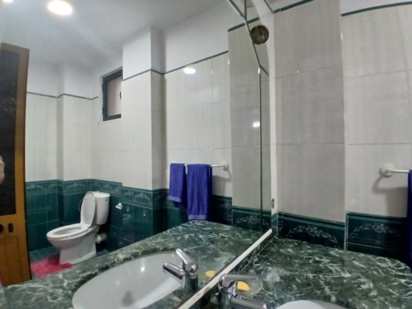 Tirane, jepet me qera apartament 2+1+Ballkon Kati 4, 120 m² 630 € (Rruga e kavajes)