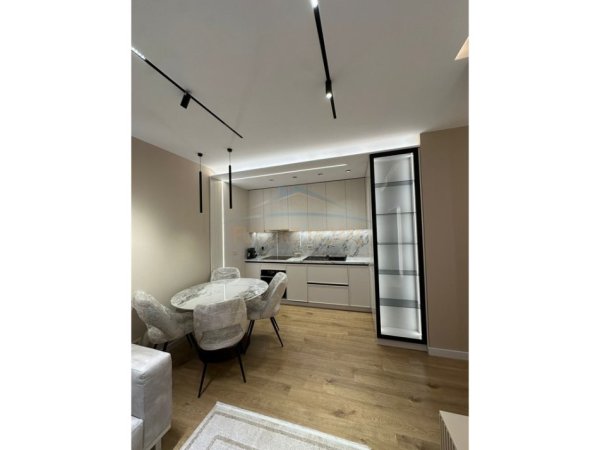 Shitet, Apartament 2+1, Golden Tower, Rruga Mine Peza 315.000 €