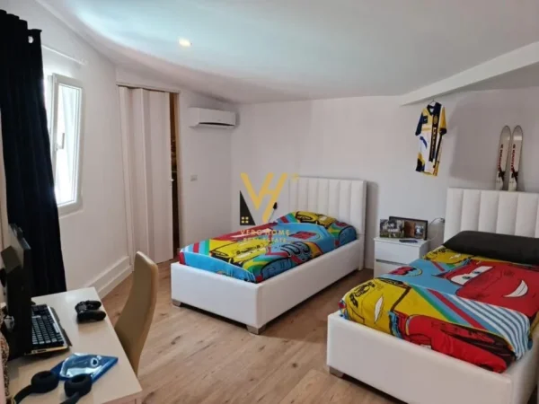 Mali Robit, shitet apartament 3+1+Ballkon Kati 5, 230 m² 300.000 € (MALI I ROBIT)