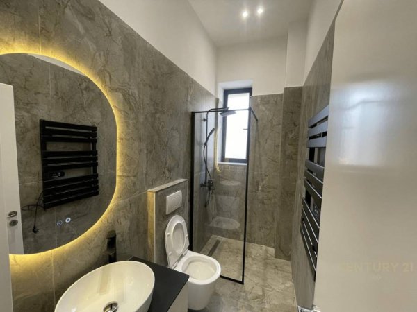 Tirane, jepet me qera ambjent biznesi Kati 3, 37 m² 600 € 