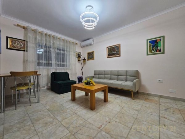 Tirane, jepet me qera apartament 3+1 Kati 2, 76 m² 650 € (Rruga Fortuzi)