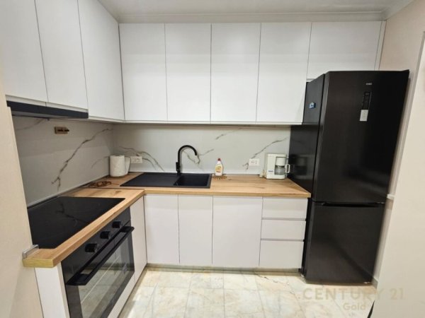 Tirane, jepet me qera apartament 3+1 Kati 2, 76 m² 650 € (Rruga Fortuzi)