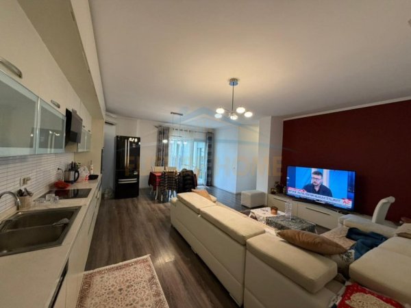 Durres, shitet apartament 3+1+2+Ballkon Kati 5, 162 m² 320.000 € (Vollga)