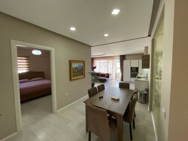 Tirane, jepet me qera apartament 3+1 Kati 4, 187 m² 1.400 € (LIQENI I THATE)