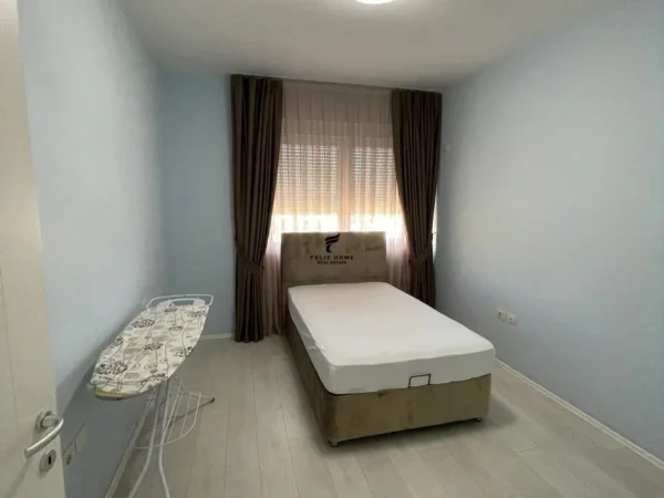 Tirane, jepet me qera apartament 3+1 Kati 4, 187 m² 1.400 € (LIQENI I THATE)