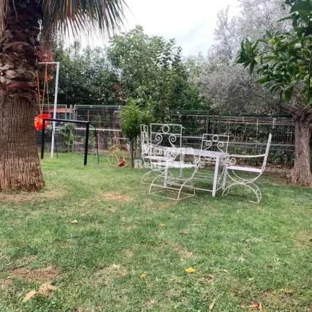 Tirane, jepet me qera Vile 3+1 Kati 1, 800 m² 3.000 € (Shkoze)