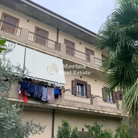 Tirane, jepet me qera Vile 3+1 Kati 1, 800 m² 3.000 € (Shkoze)