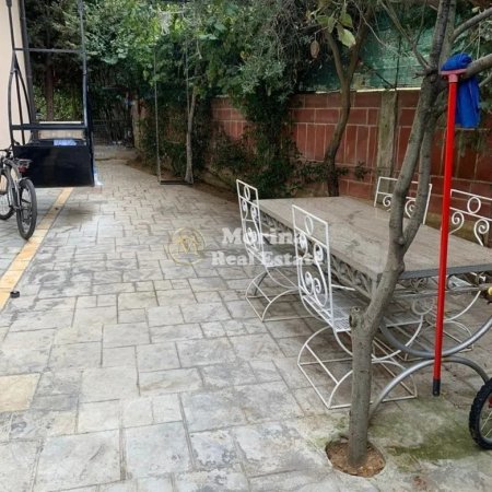 Tirane, jepet me qera Vile 3+1 Kati 1, 800 m² 3.000 € (Shkoze)