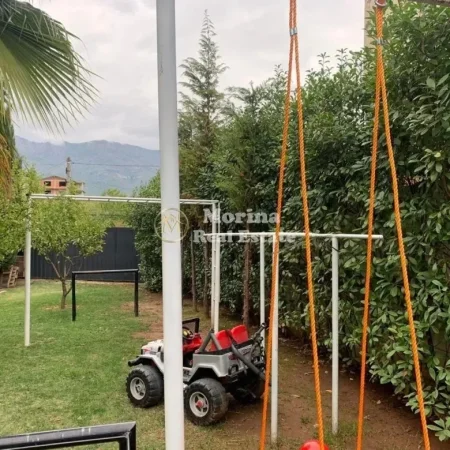 Tirane, jepet me qera Vile 3+1 Kati 1, 800 m² 3.000 € (Shkoze)